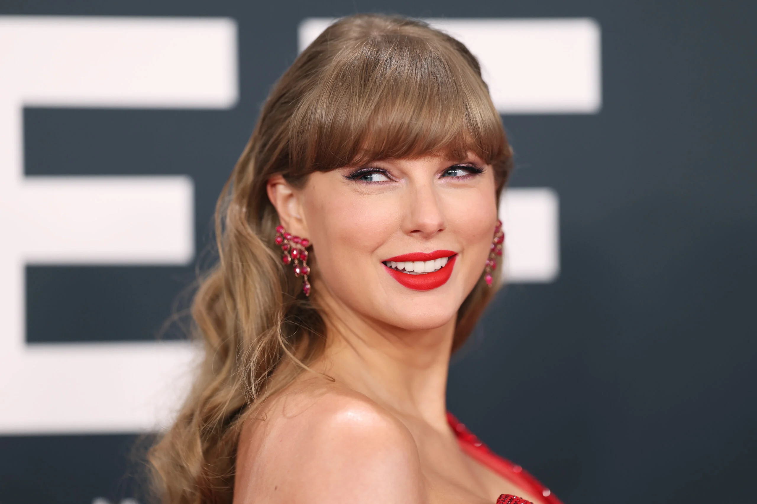 Taylor Swift’s Travis Kelce Ode  ‘Cleveland!’ Divides Fans: Cringe or …